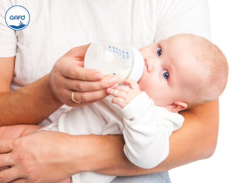 Bé 6 tháng tuổi uống sữa gì tăng cân, tốt cho hệ tiêu hoá của con