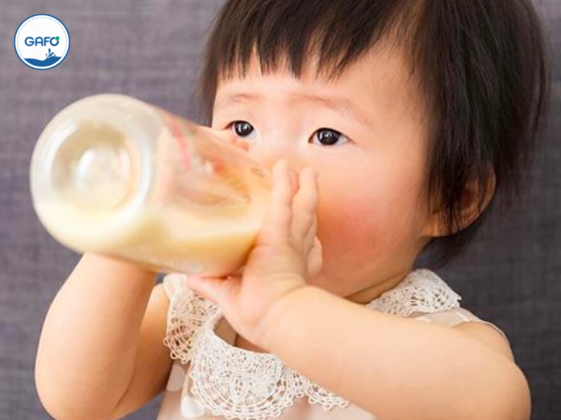 Sữa non là gì? 4 tác dụng của sữa non trong sữa công thức