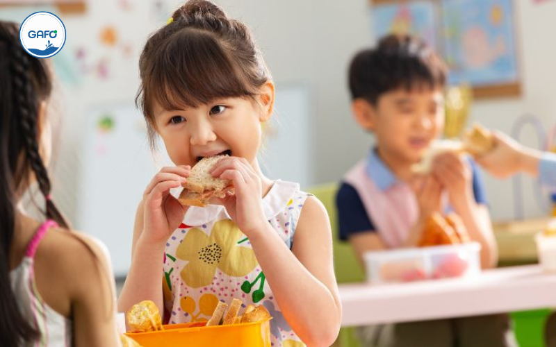 Trẻ bị béo phì nên ăn uống như thế nào?