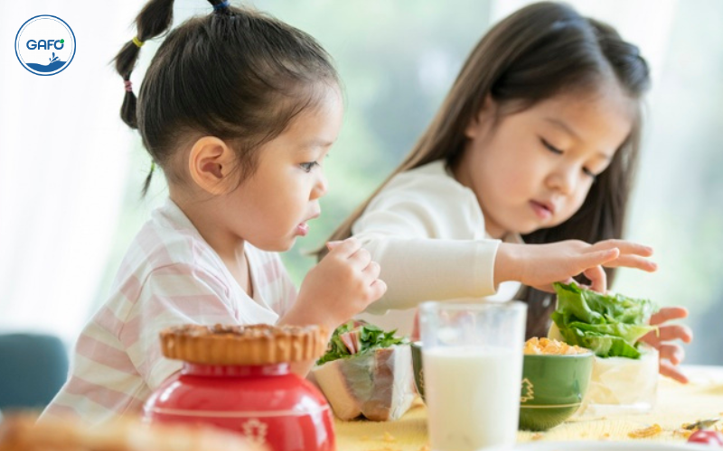 Trẻ bị béo phì nên ăn uống như thế nào?