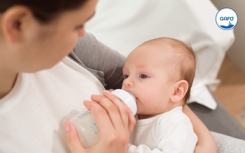 Trẻ sơ sinh từ 0 - 12 tháng tuổi bú bao nhiêu ml sữa là đủ?