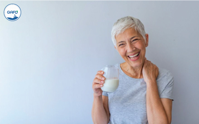 Người già có thể uống sữa organic được không?