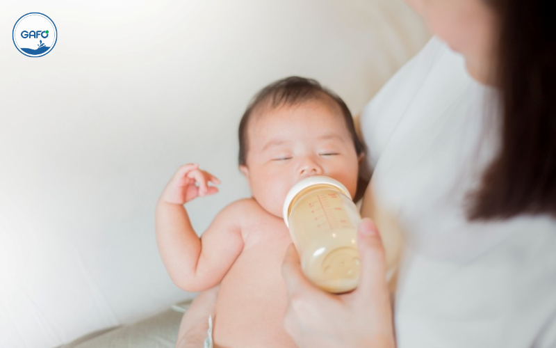 Trẻ sơ sinh dưới 1 tuổi uống được sữa tươi tiệt trùng chưa?